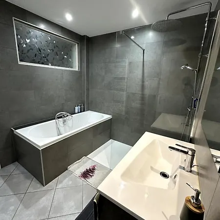 - Center - La Roseraie Lägenhet