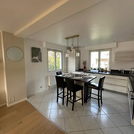 - Center - La Roseraie