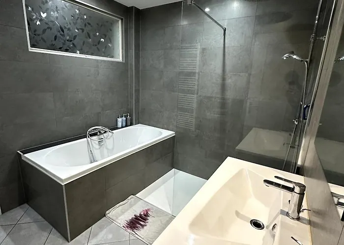 - Center - La Roseraie Apartment